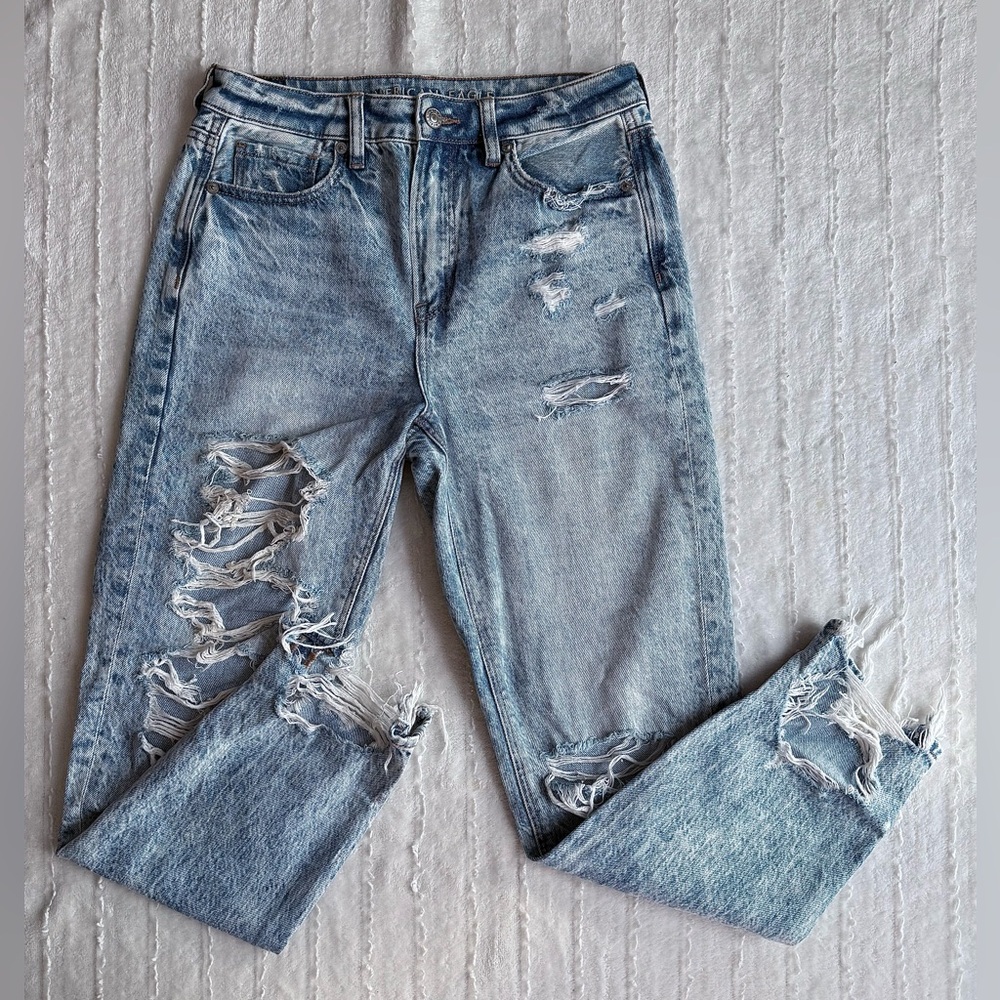 American Eagle Women’s High Rise Straight Super Distressed Denim Mom Jeans Sz 2